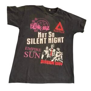 LIVE 105 Not So Silent Night 2016 Tee
Size Medium Blink 182 Green Day Bastille